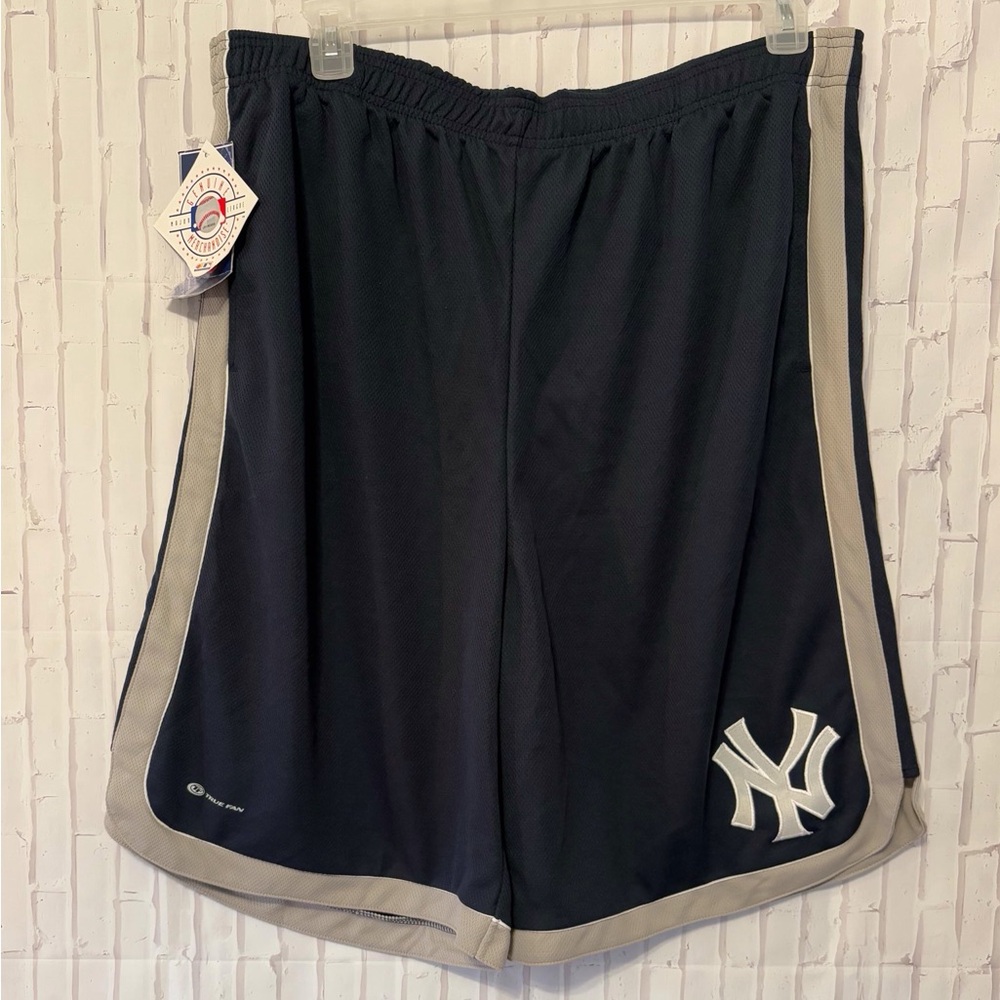 New York Yankee Athletic Shorts with Moisture-Wicking Fabric